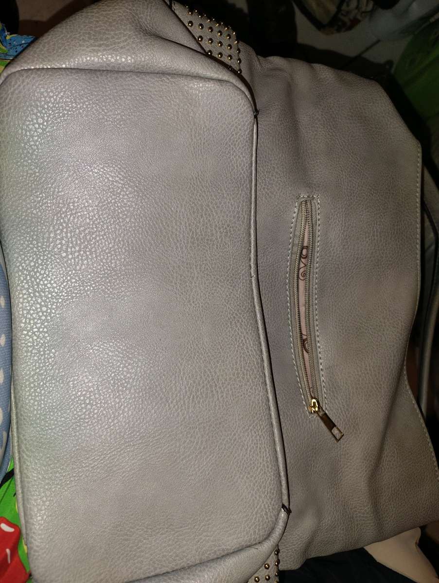 CARTERA GRIS y CAFES