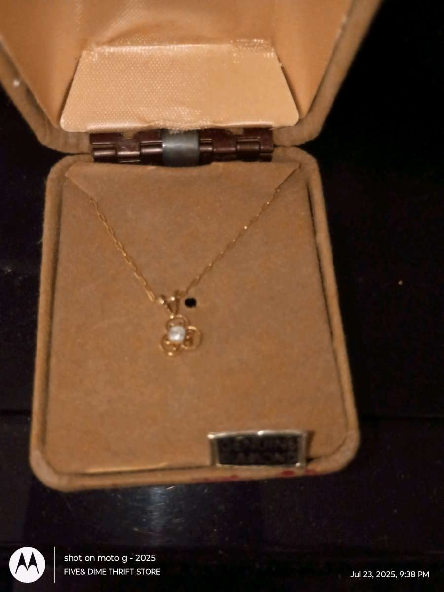 14 kart gold necklace