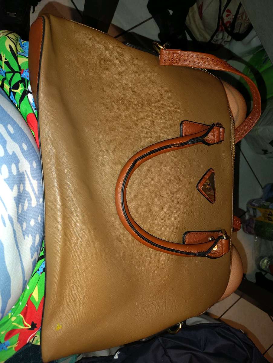 CARTERA GRIS y CAFES