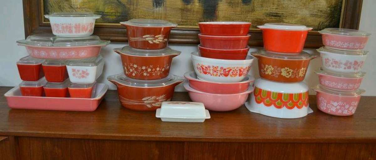 pink n red pyrex set