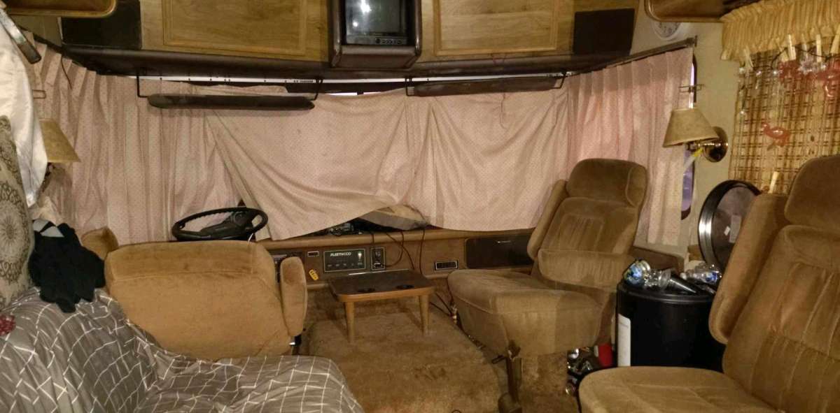 1986 Fleetwood bounder rv