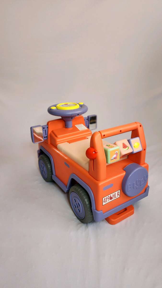 BLUEY FOOTTOFLOOR RIDEON TOY