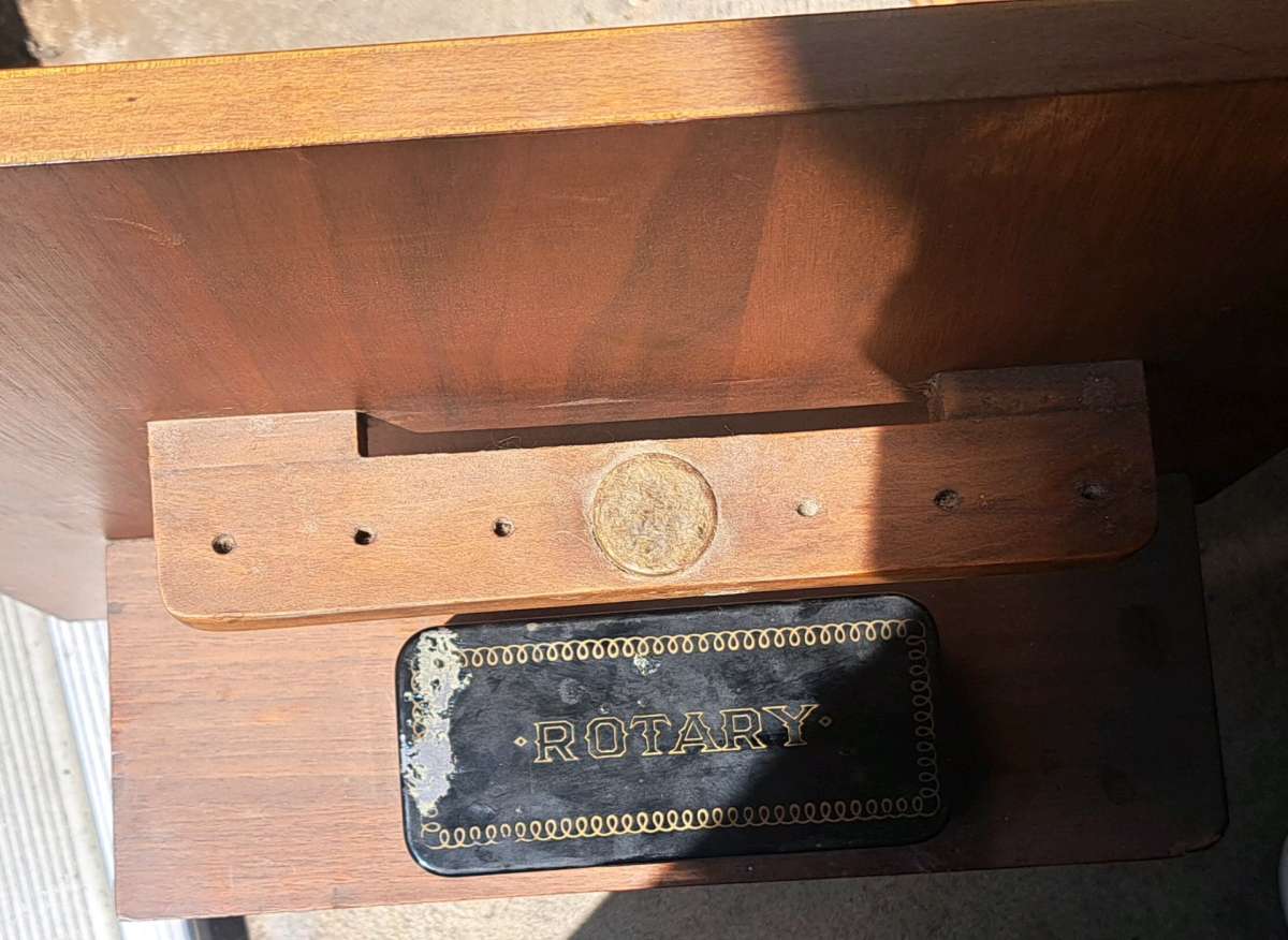 antique White Family Rotary sewing machine