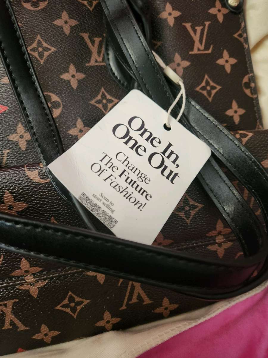 Louis Vuitton LTD love on the go Mm