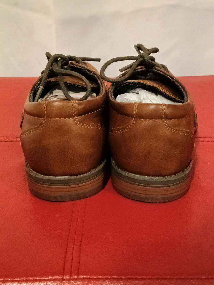 Brand New boys dress shoes brown size 3