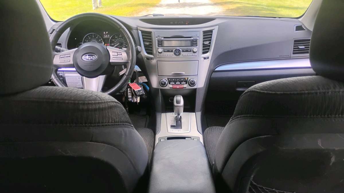 2011 Subaru Outback 201k clean title flawless