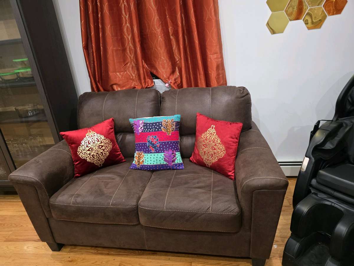 Ashley brown LOVE SEAT