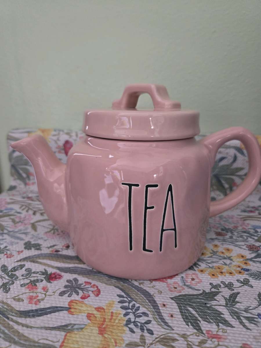 Ceramic pink tea pot