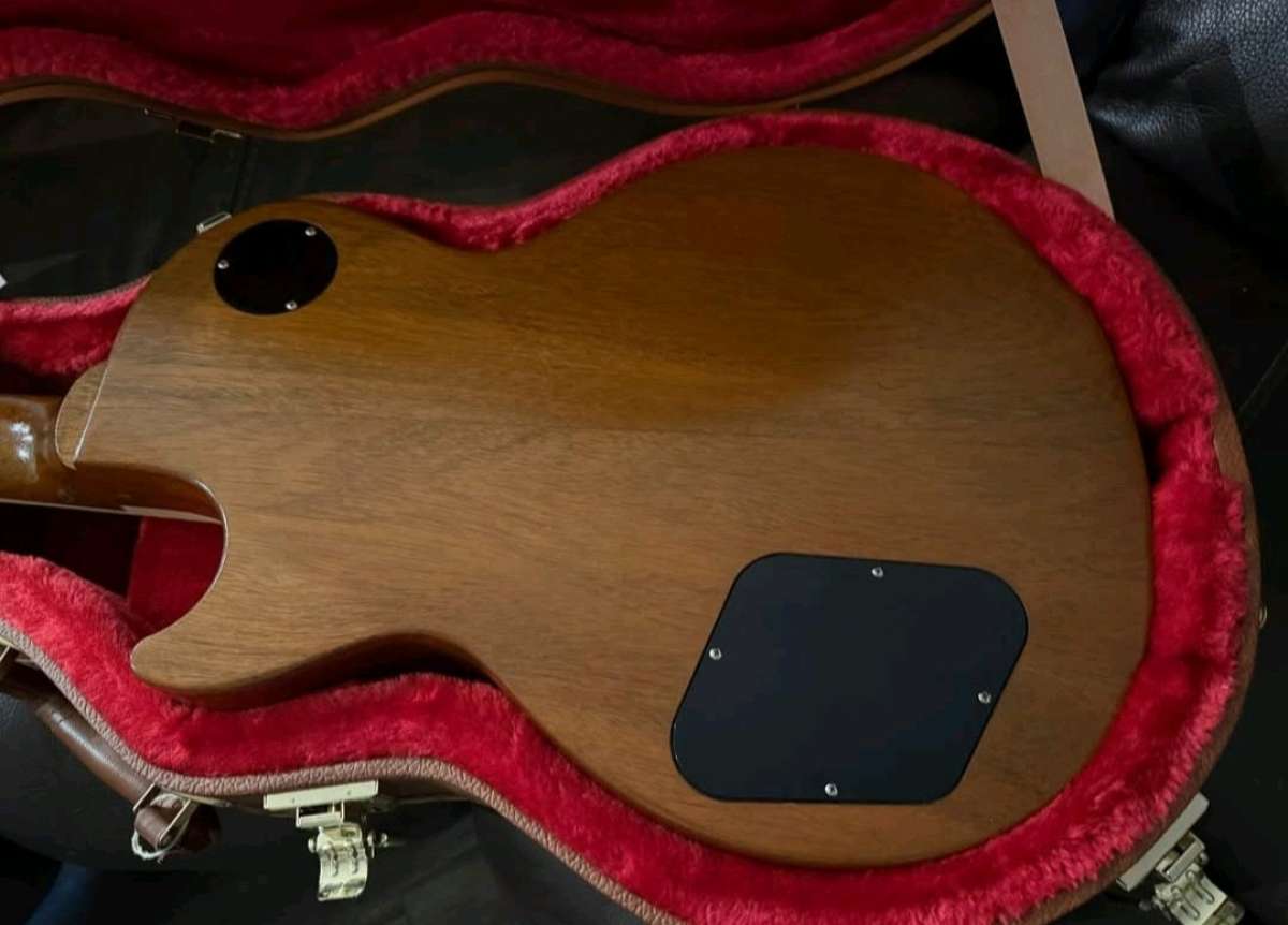 Description Selling my 2023 Gibson Les Paul Standard Greeny