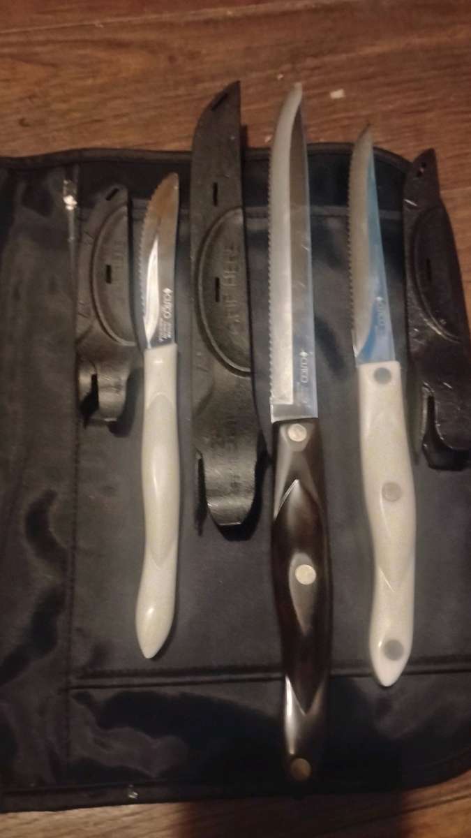 Cutco knife set petite Carver and table knife and trimmer
