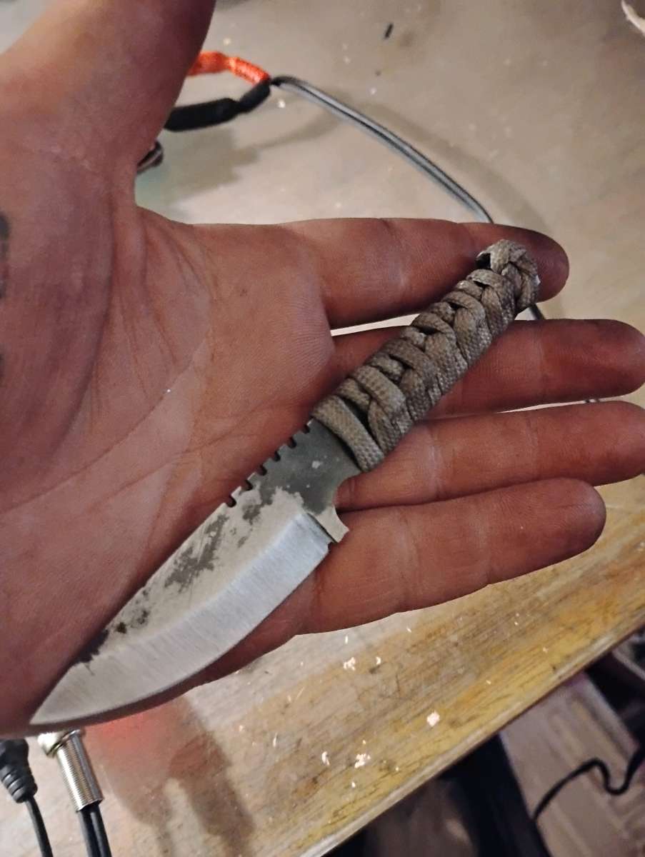 handcrafted fixed blade knife