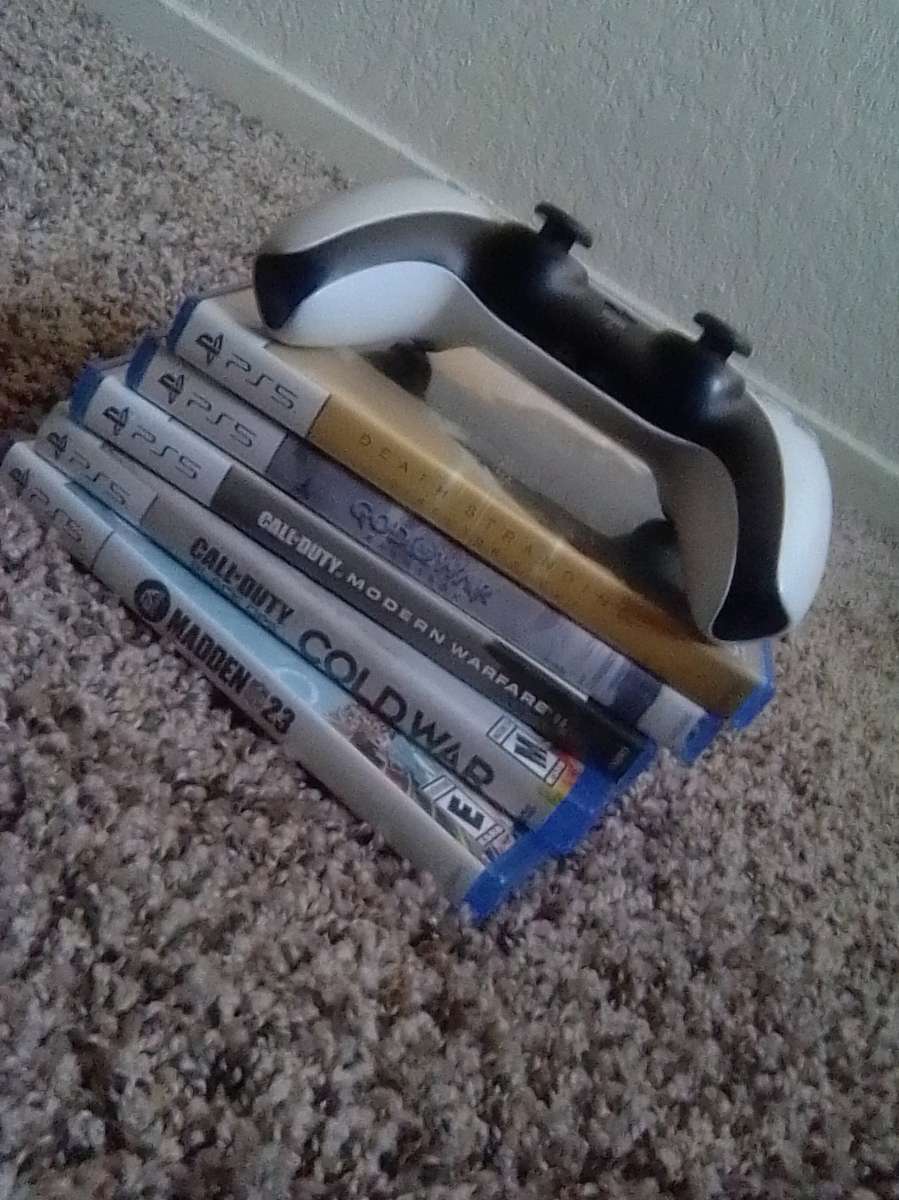 5 games for PS5  and one controller