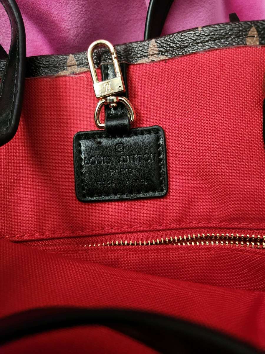 Louis Vuitton LTD love on the go Mm