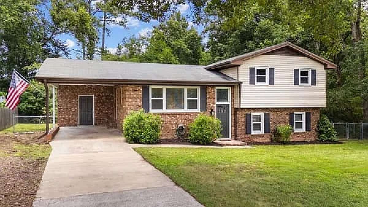 HOUSE FOR RENT