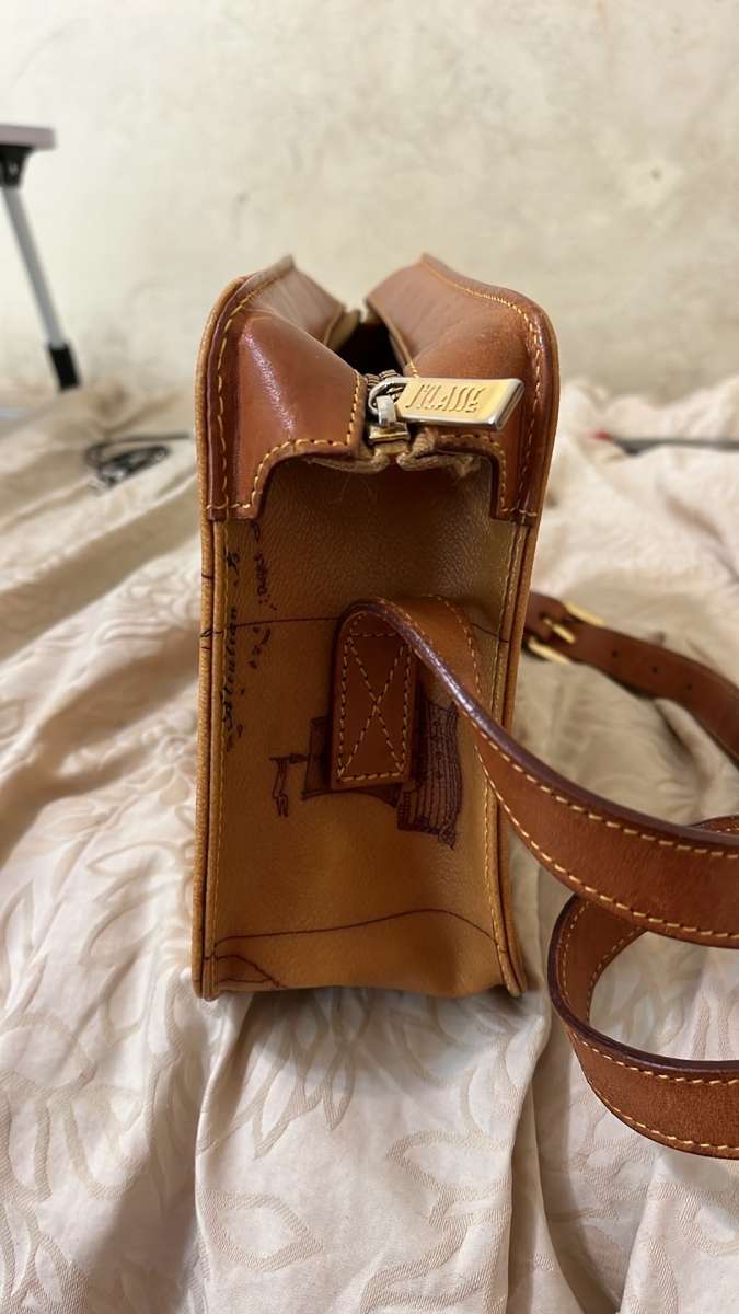 IYLASSE ALVIERO MARTINI Leather Handbag