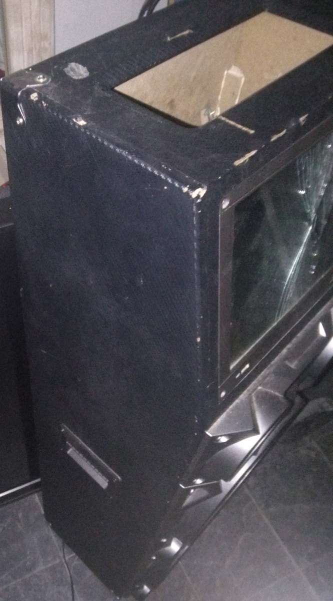 blue tooth speaker slit crack in the screen but still works