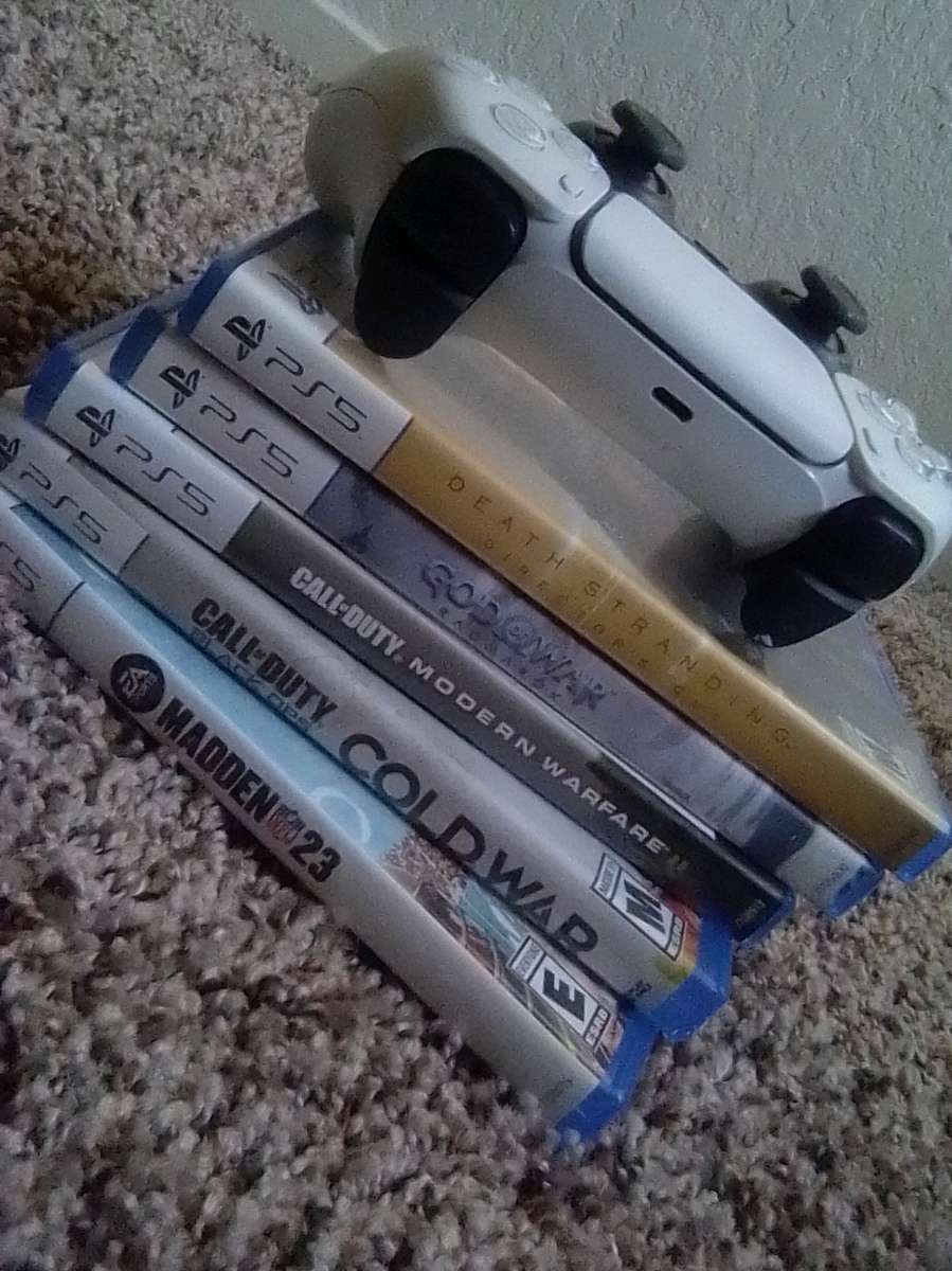 5 games for PS5  and one controller