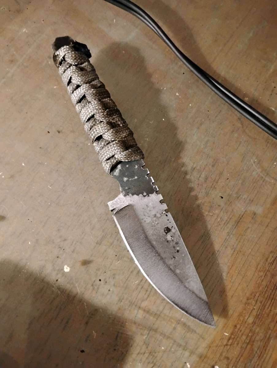 handcrafted fixed blade knife