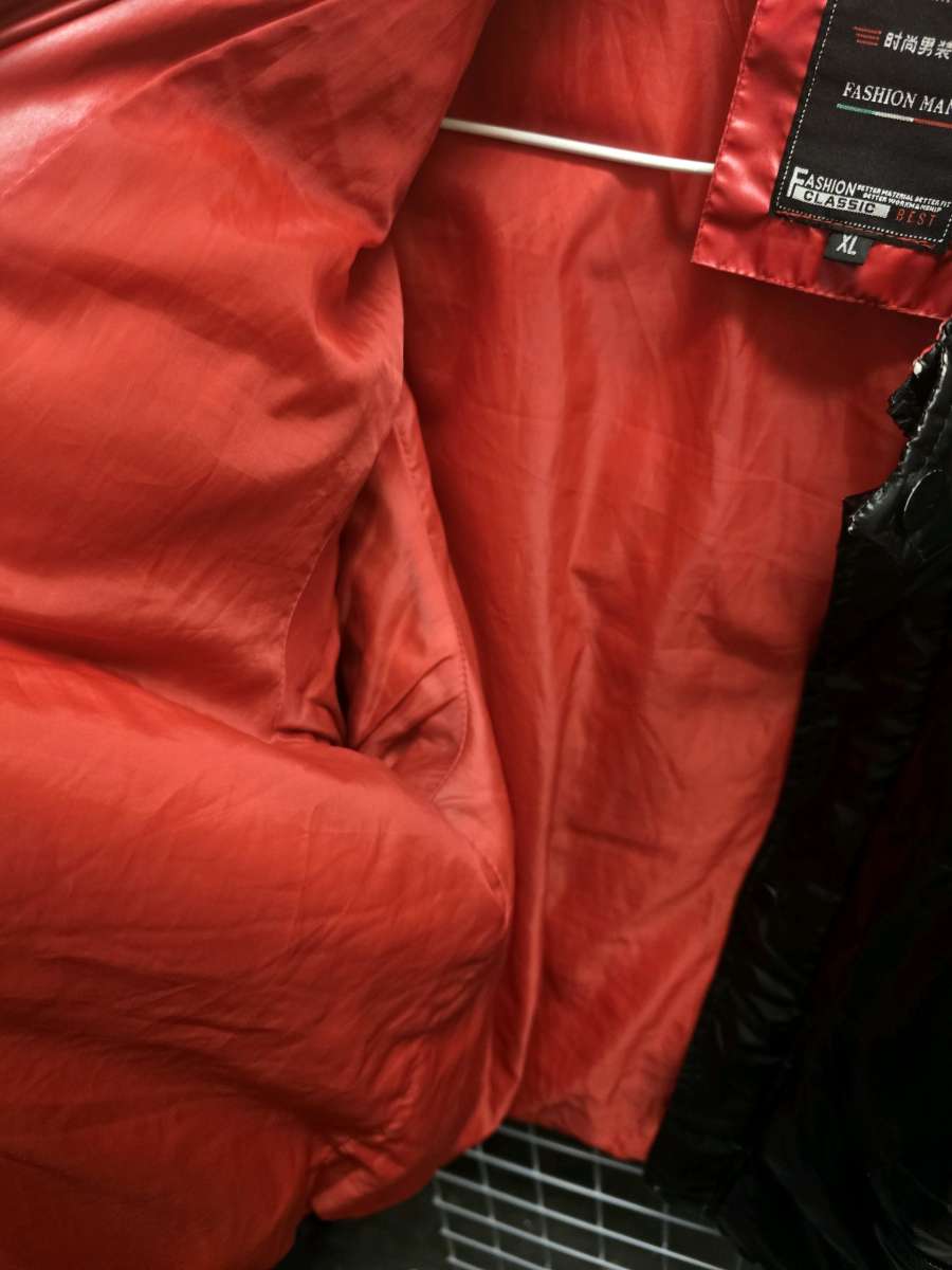 Fashion Men Black Puffer Jacket with Red Lining