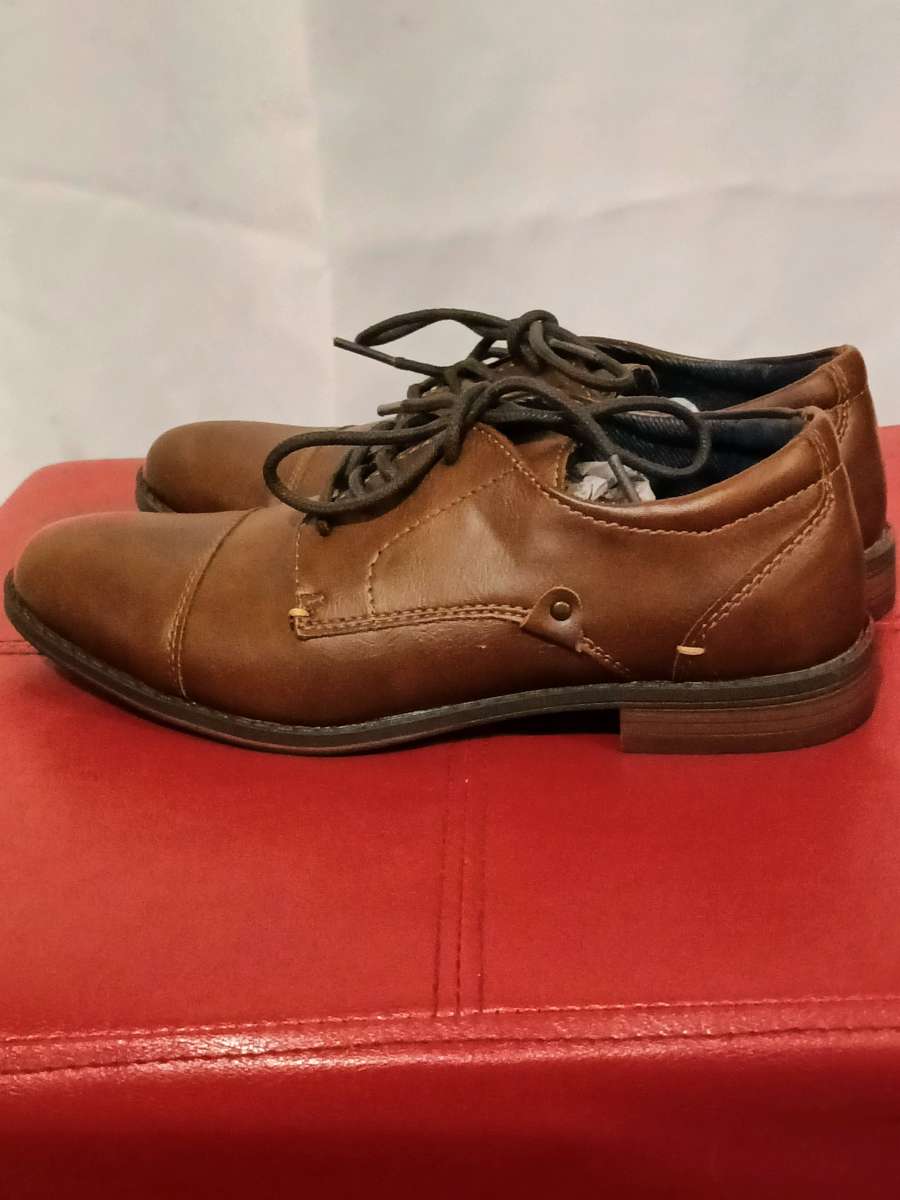 Brand New boys dress shoes brown size 3