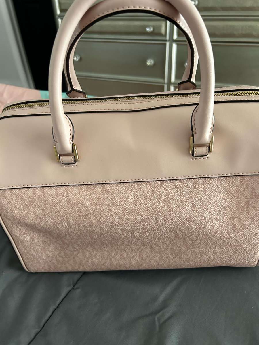 NEW MICHAEL KORS TRAVEL BAG  FOR SALE