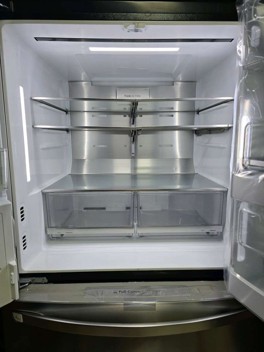 2021 LG Refrigerator  Like New Condition