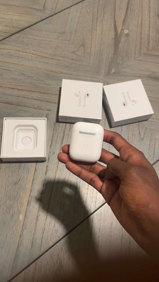 APPLE AIRPODS 2ND GENERATION
