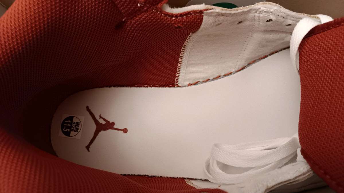 Air Jordan 1 mid SE