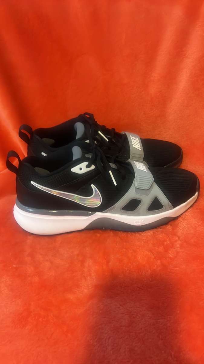 Size 11  Nike Air Zoom Diamond Elite Turf Black Iridescent