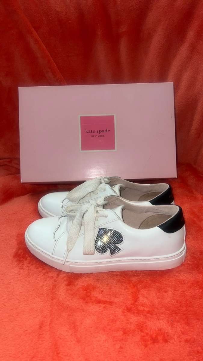 Kate Spade white leather shoes with black spade accent size