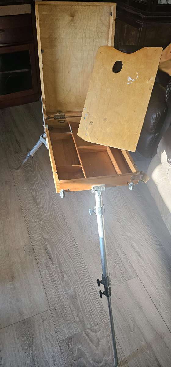 Russia n French field easel