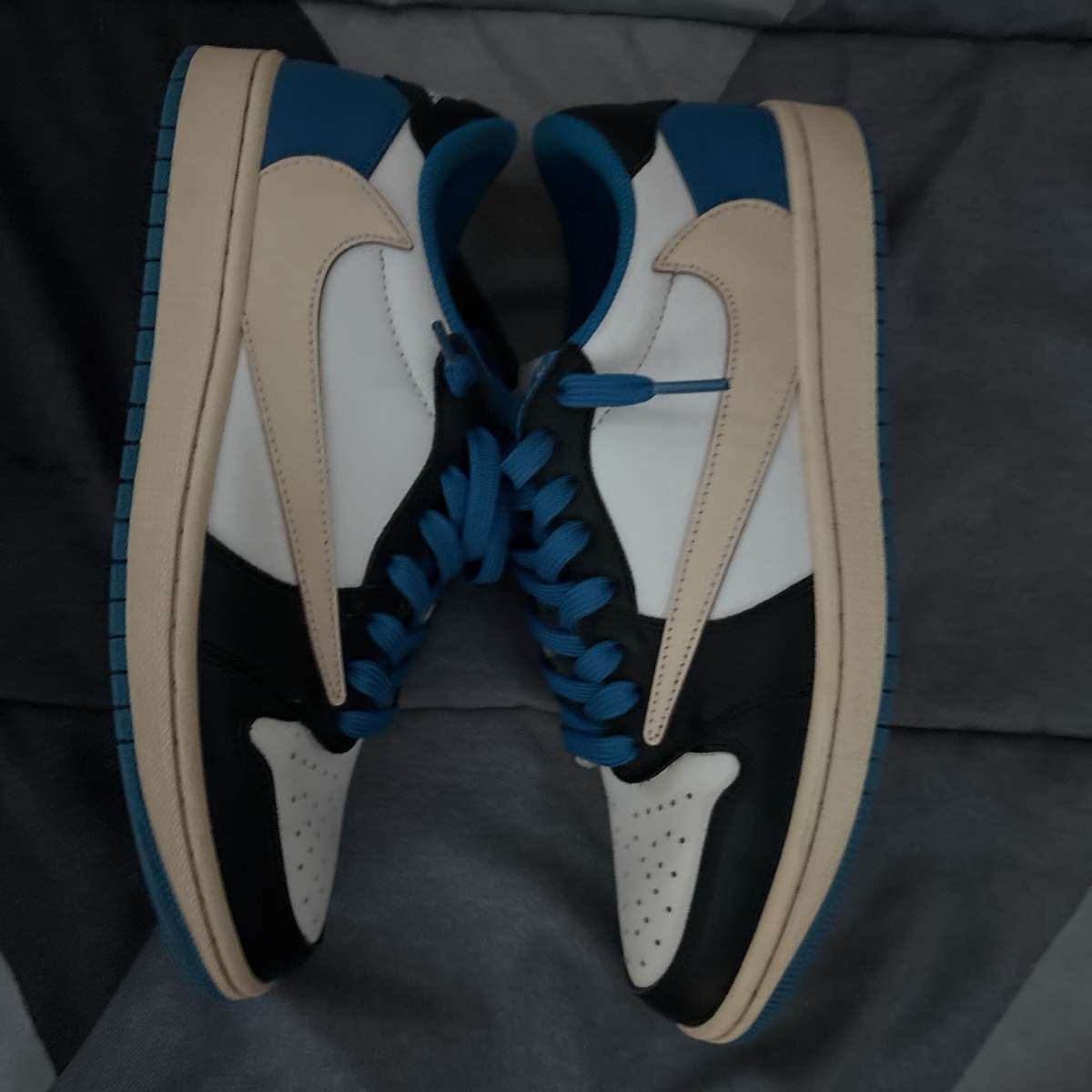 Travis Scott Fragment Low shipping available