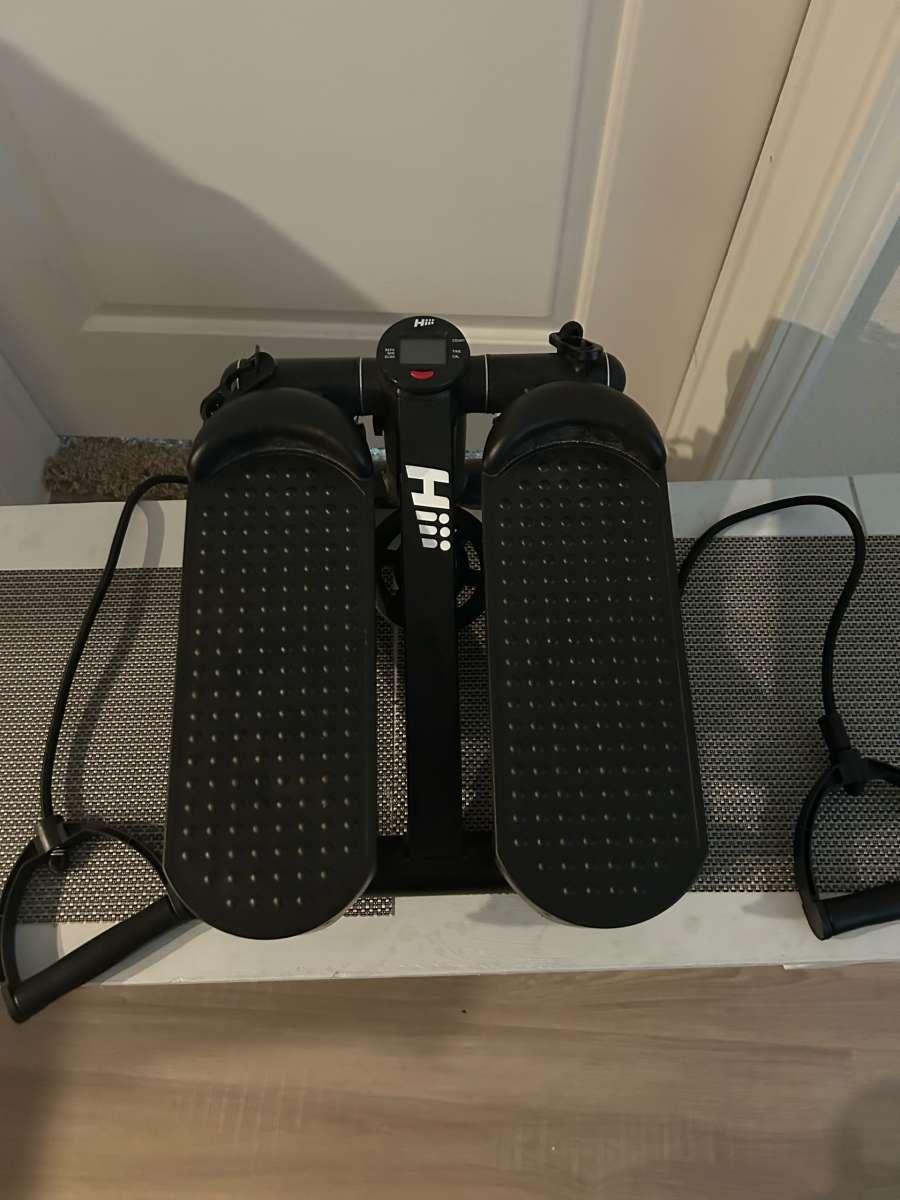 Digital stepper with resistance bands