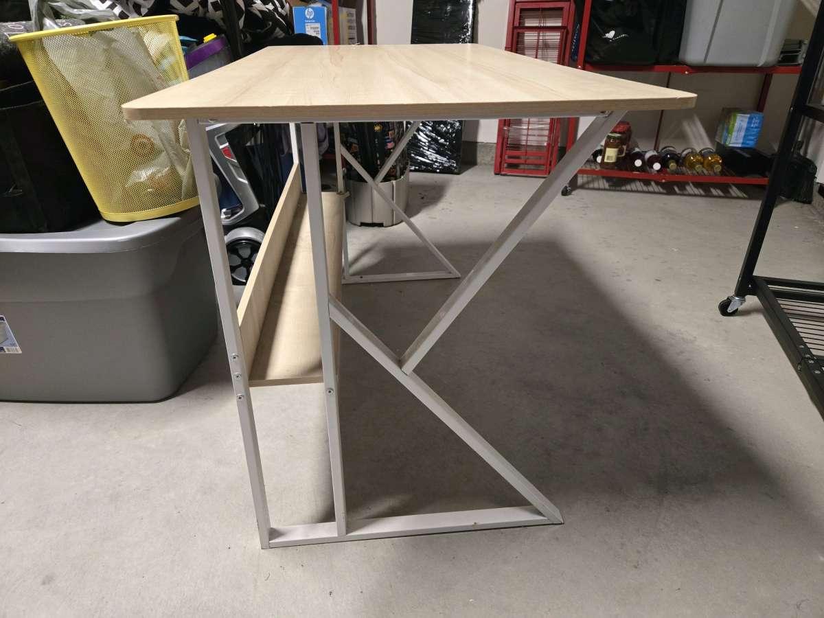 Modern Wood  Metal Desk  Perfect for Dorm or Home Office