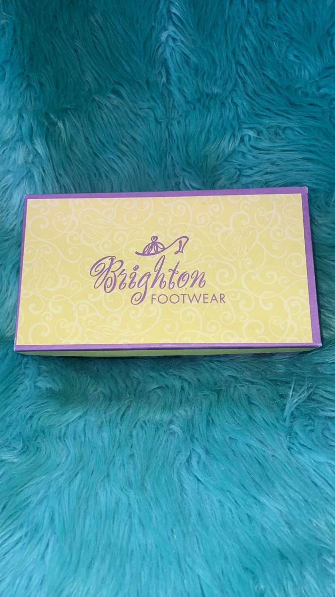 NIB Brighton Unice black crocodile flats with a silver chain