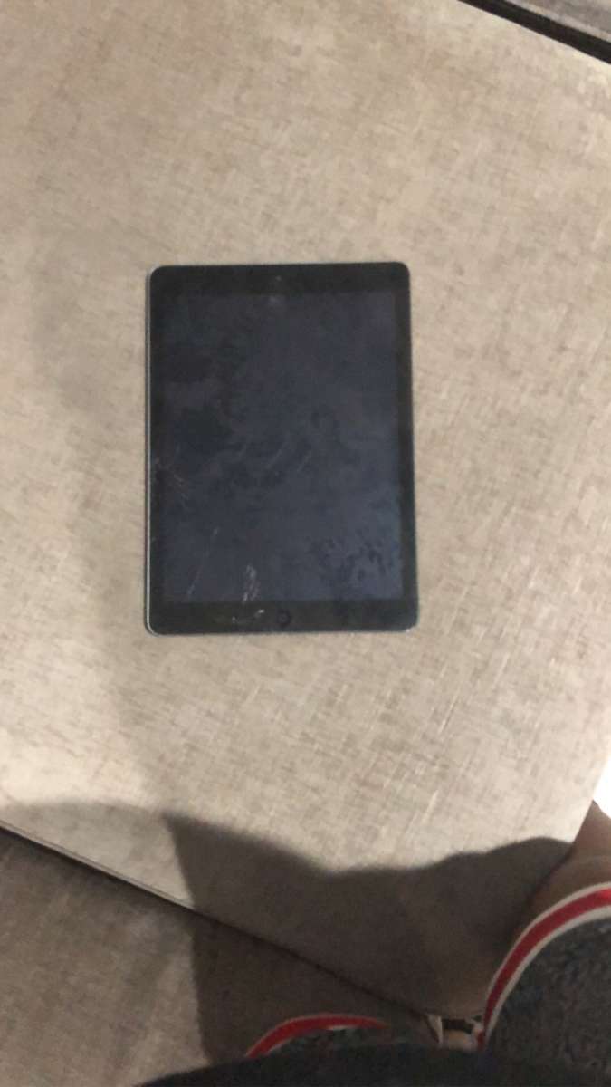 iPad has a crack on the screen but when you turn on No line