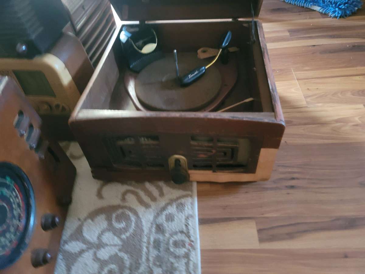 antique radios speaker record player 1920s 1930s