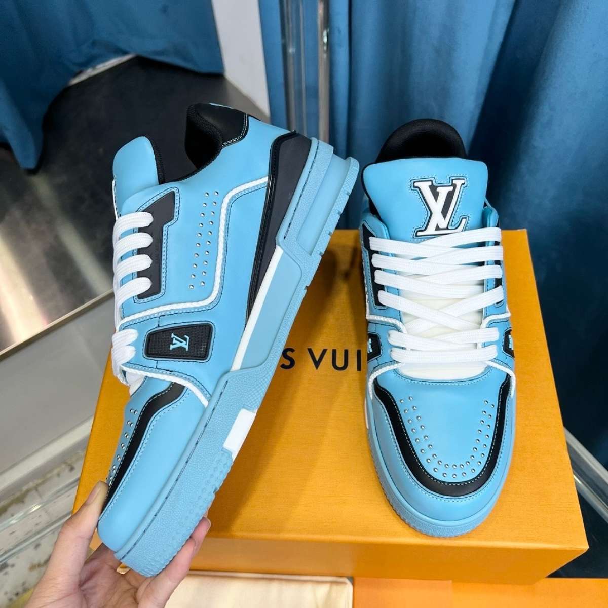 mens LV sneakers