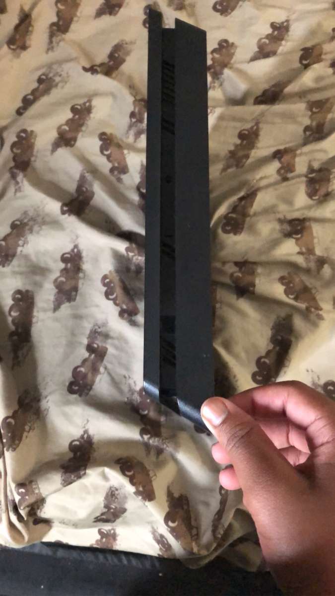 PS4 works comes with wires just no controller