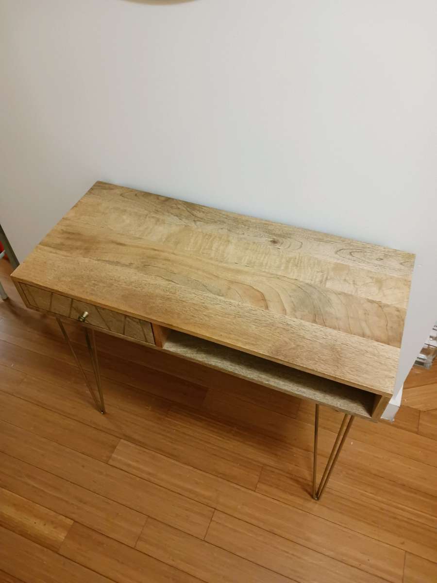 SAFAVIEH Marigold Wood Desk  Gold Legs  Modern  Stylish