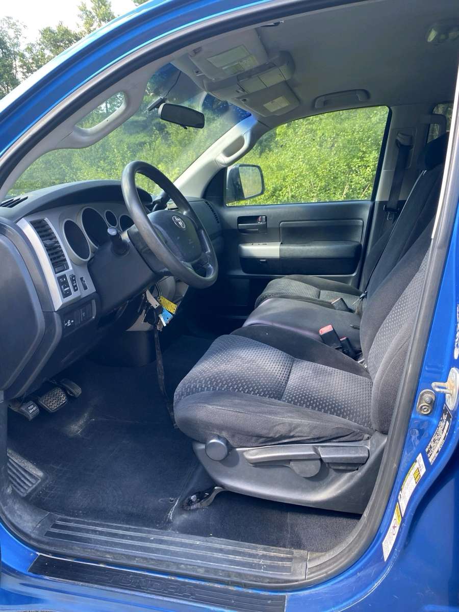 2007 Toyota Tundra SR5 57 V8 reg only shes a beast
