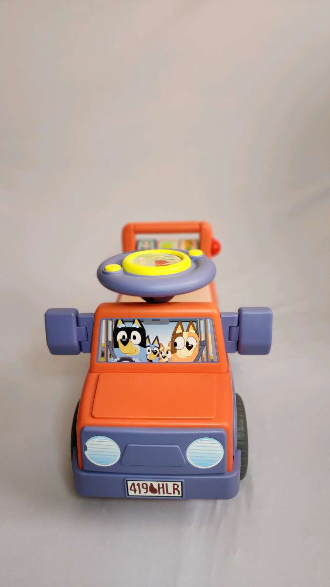 BLUEY FOOTTOFLOOR RIDEON TOY