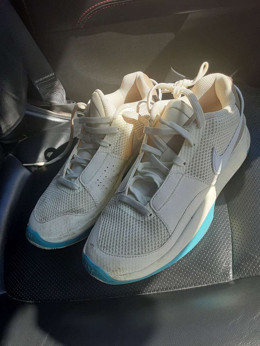 a pare of Nike for kid