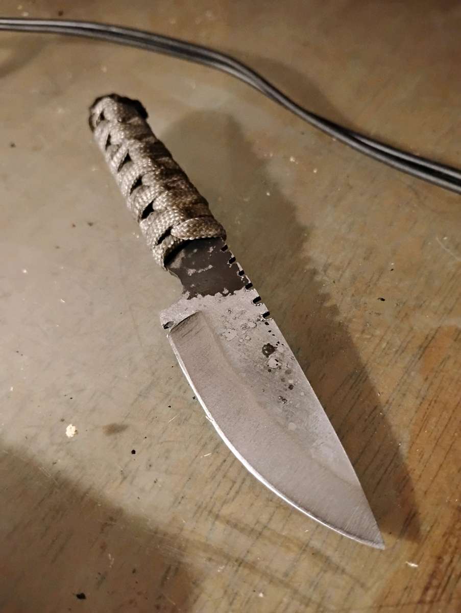 handcrafted fixed blade knife