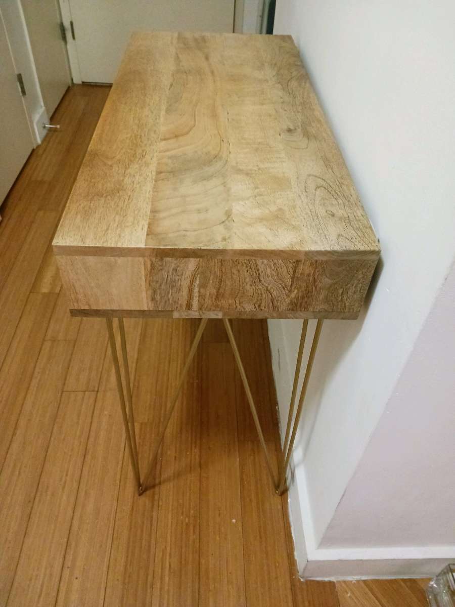 SAFAVIEH Marigold Wood Desk  Gold Legs  Modern  Stylish