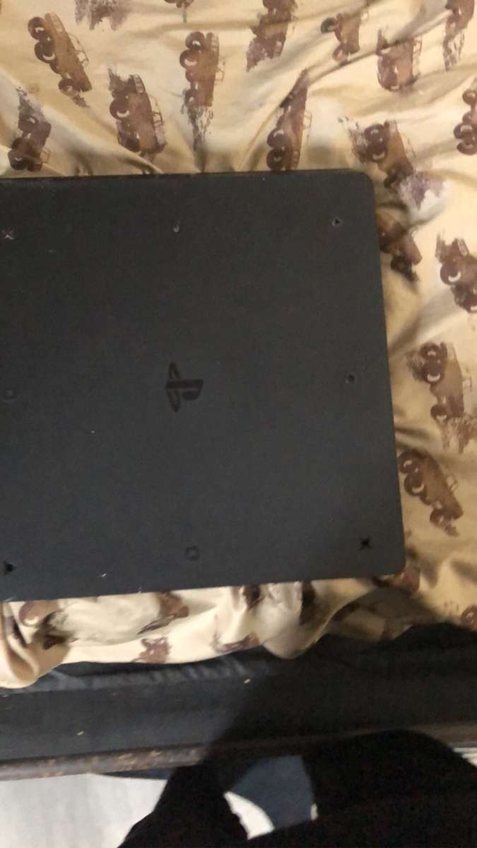 PS4 works comes with wires just no controller