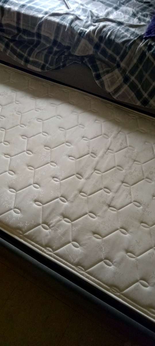 Twin bed mattress