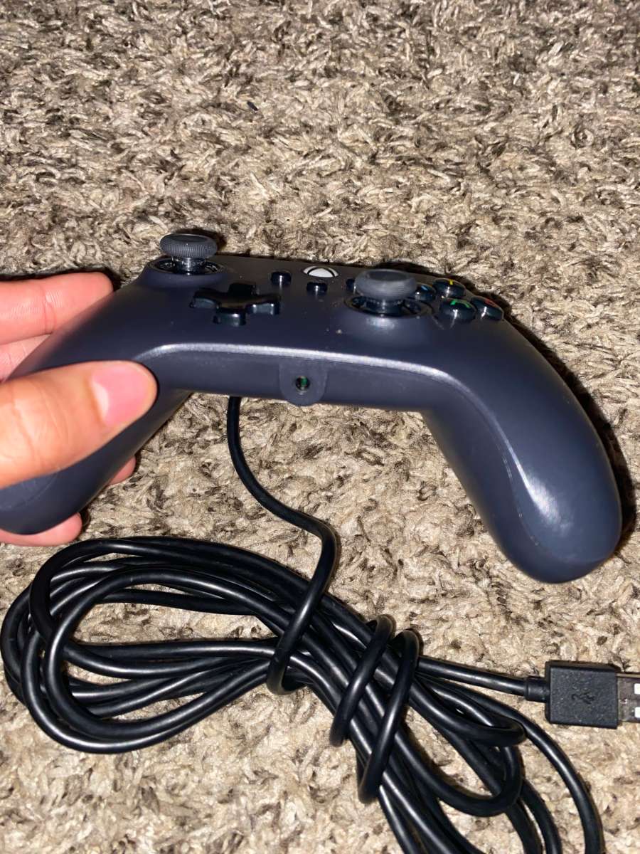 wired Xbox one controller with charger