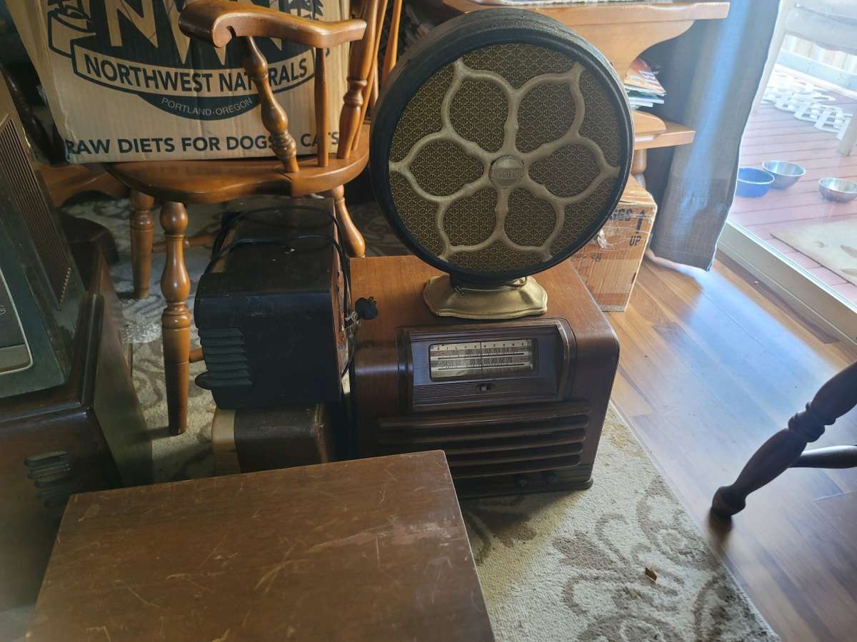 antique radios speaker record player 1920s 1930s
