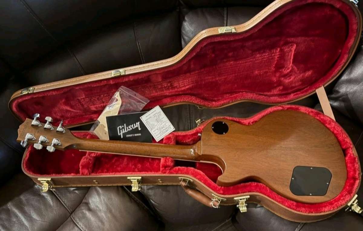 Description Selling my 2023 Gibson Les Paul Standard Greeny
